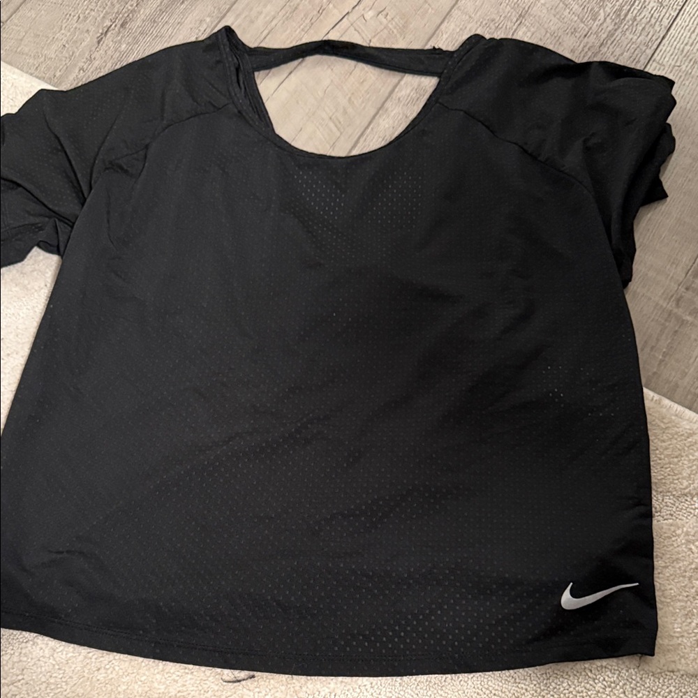 Nike Women's Black Short Sleeve Tee